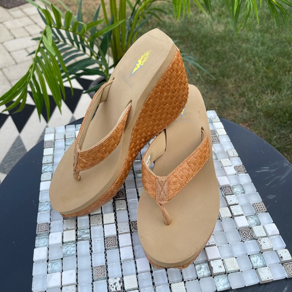 Volatile wedge sandals size 7